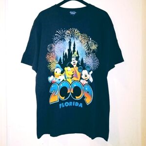 Vintage 2009 Walt Disney World Graphic Tee - XL